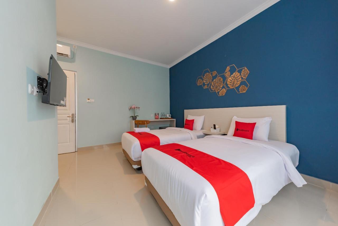Reddoorz Plus Near Surapati Core Bandung Eksteriør billede